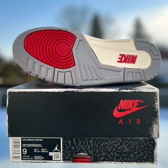 Air Jordan 3 Retro White Ciment - Picture 9 of 11